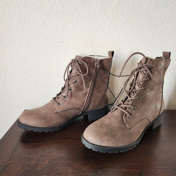 NWOB Sun + Stone Elegant Women's Lace-Up Boots in Taupe Size: 7.5 - Picture 4 of 7